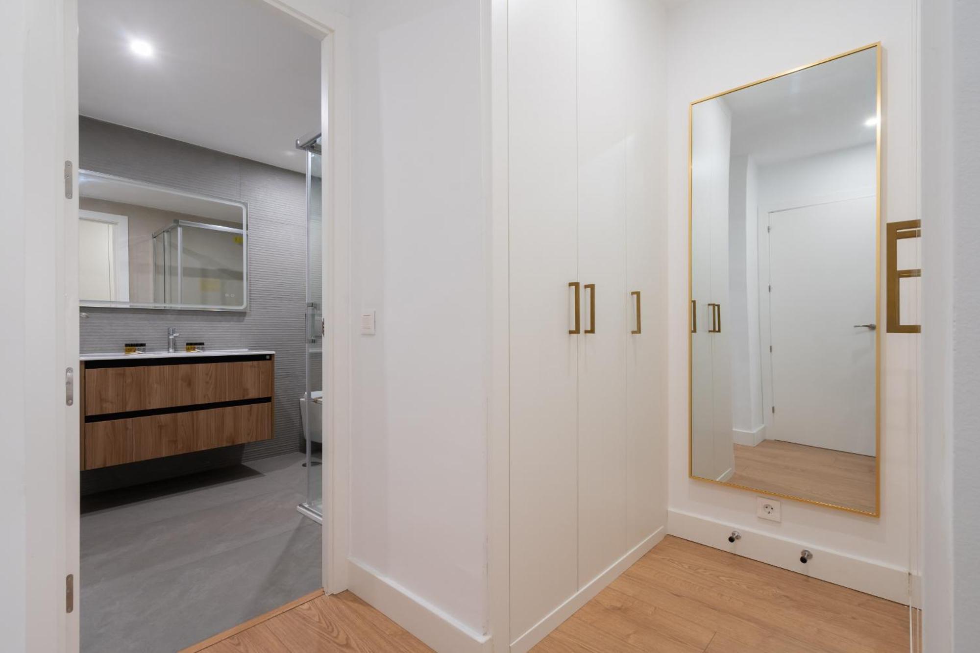 Apartamento Reformado En La Gran Via Alquiler Temporal Madrid Exterior foto